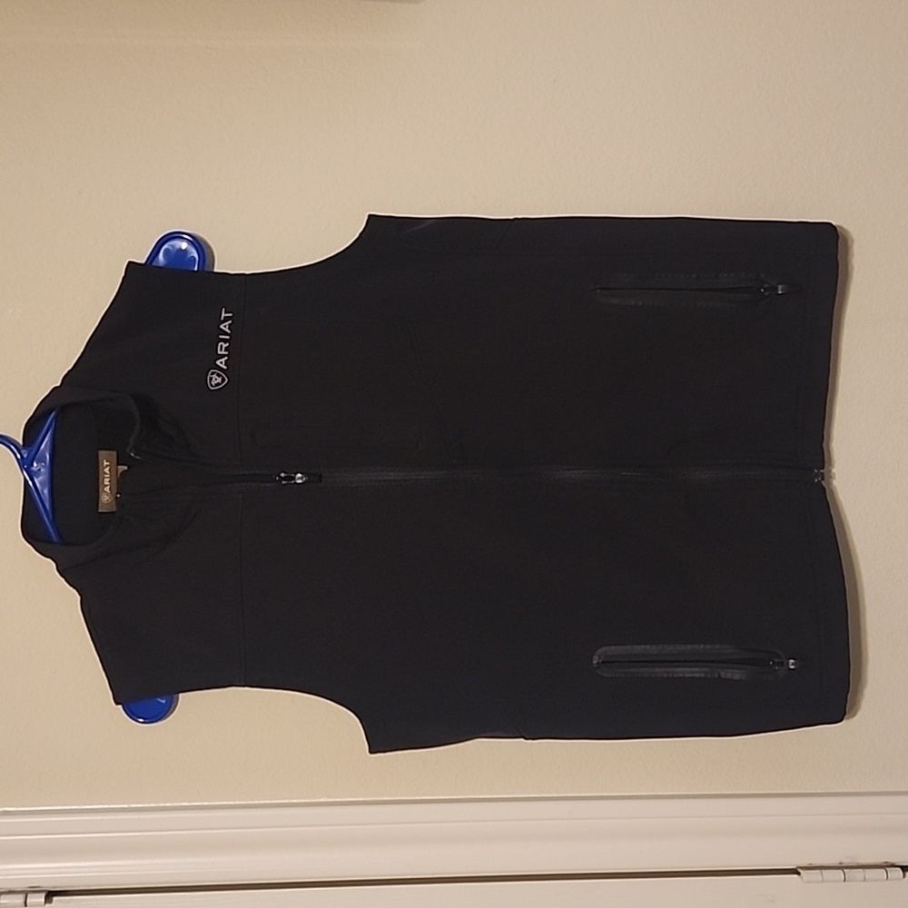 Ariat boys large 14-16 vest